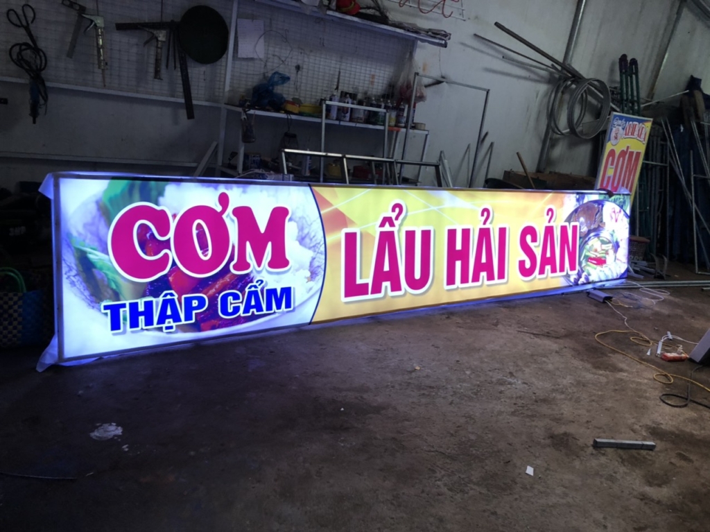 bang-hieu-hop-den-backlit-2