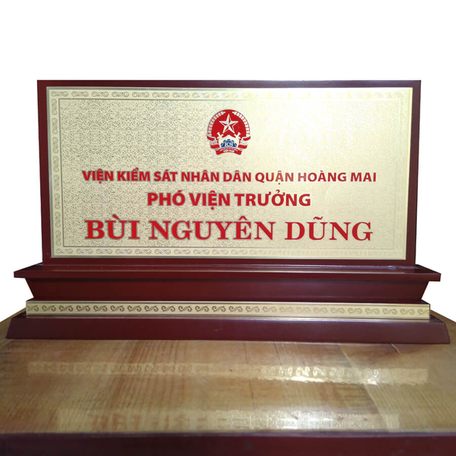 Biển chức danh bằng đồng gỗ sang trọng