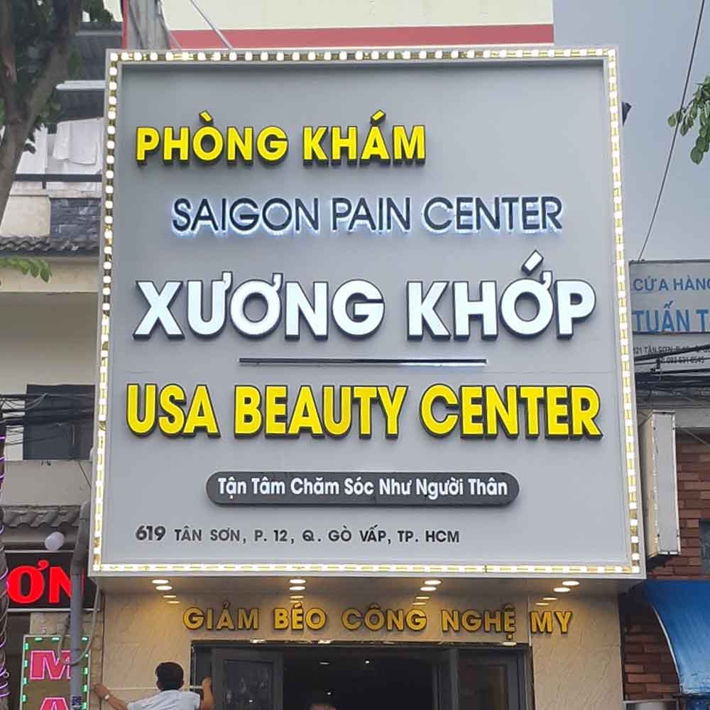 Bảng hiệu alu phải phù hợp với nhận diện thương hiệu
