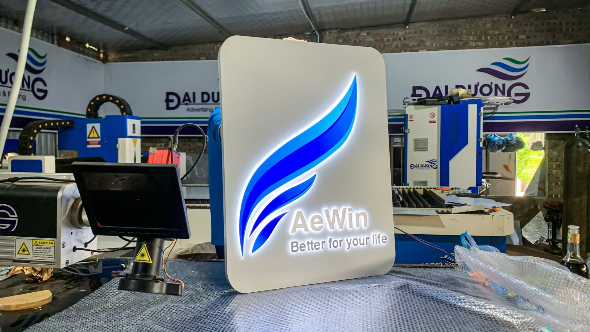 Hộp đèn alu âm bản