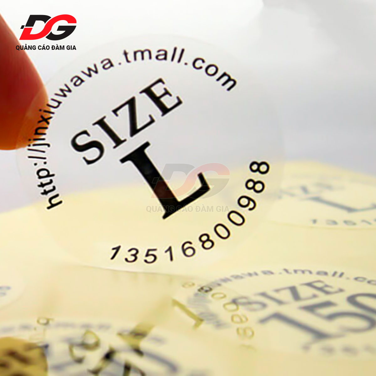 Tem decal nhựa với các thông tin cần thiết giúp thương hiệu được lan tỏa